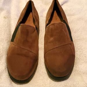 Women's Clark's size 10 W suede loafers Excellent condition